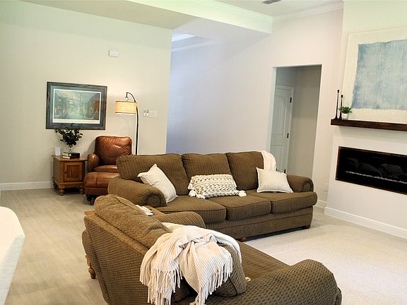 4th image of 207 Driftwood Dr