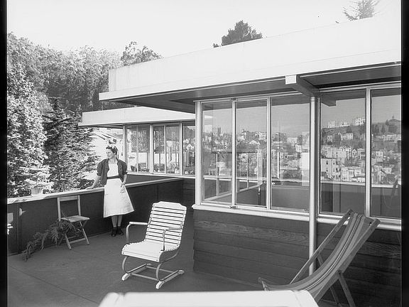 3rd image of 90 Woodland Ave