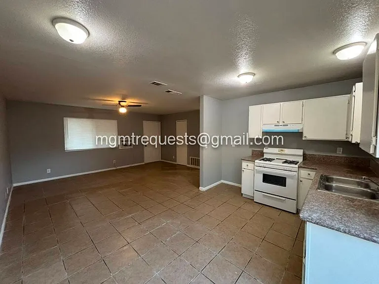 331 N 5th St #B — Photo 3