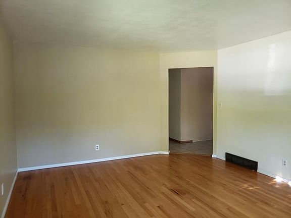 5th image of 3204 La Salle Ave
