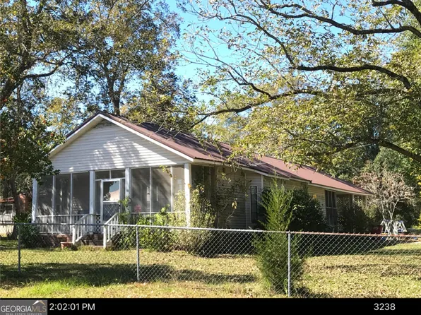 15 N Irwinton Ave, Mc Rae Helena, GA 31037