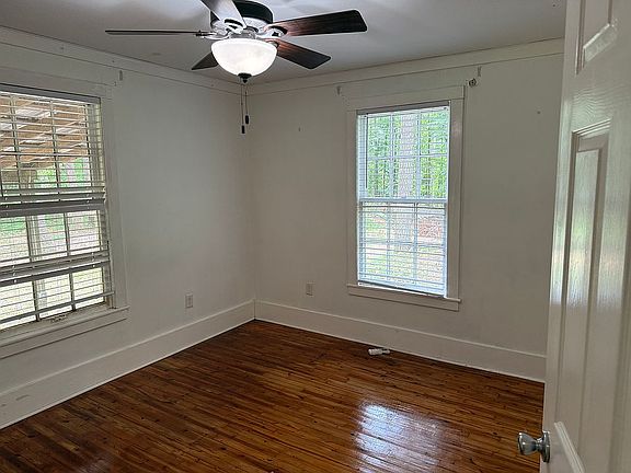 5th image of 68 E Sherwood Ocl Rd