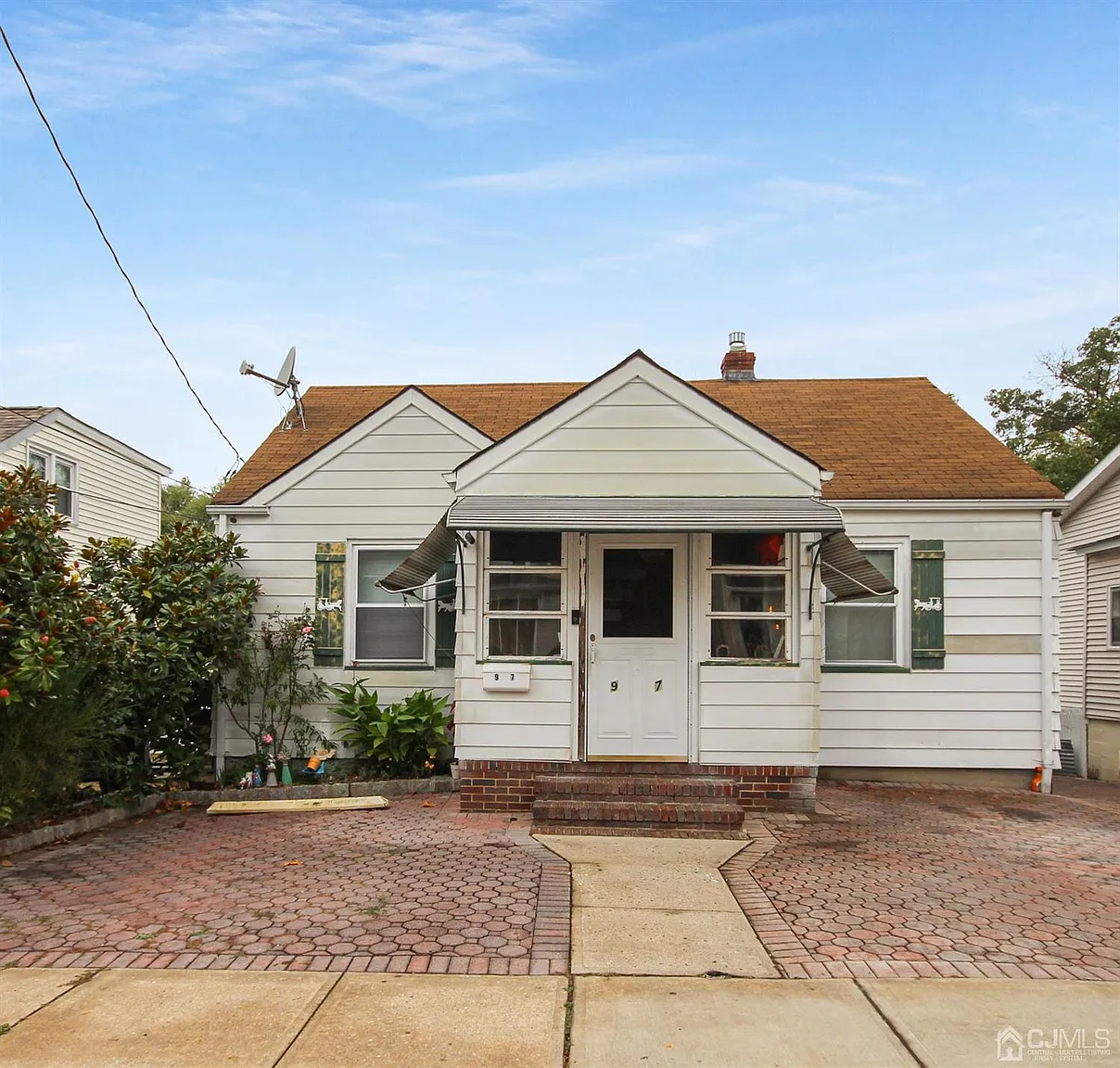 97 Hillside Ave photo 1