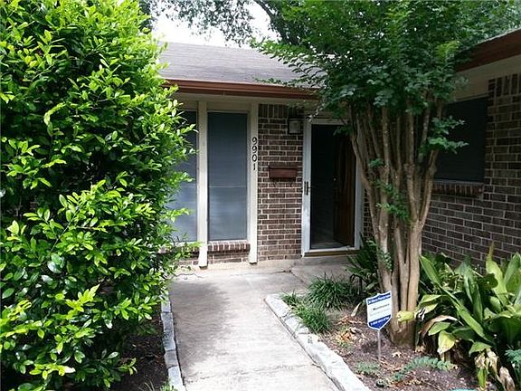 2nd image of 9901 Oak Hollow Dr