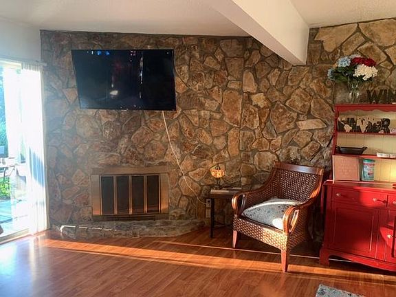 Living Room (inoperable fireplace)