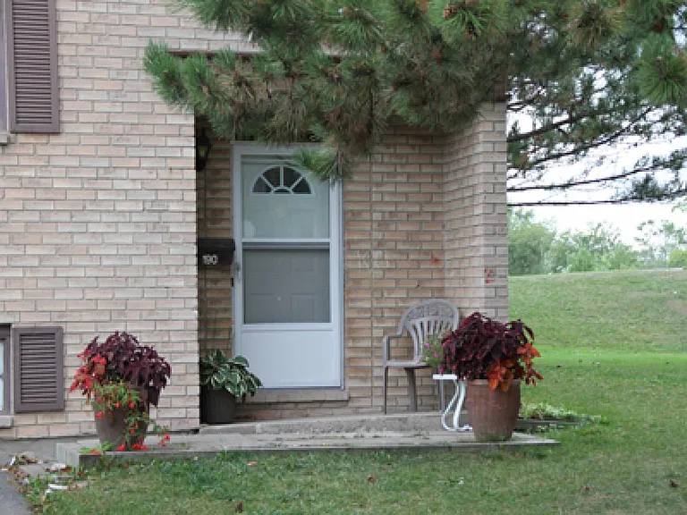 195 Denistoun St — Photo 4