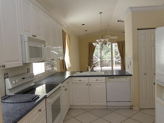 2nd image of 8427 Siciliano St