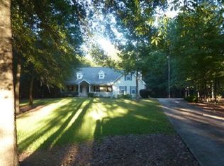 325 Crystal Creek Dr, Hull, GA 30646