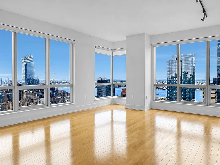 350 W 42nd St #45A — Photo 2