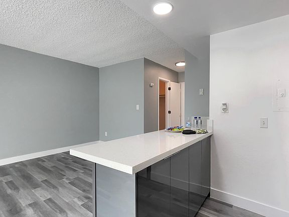 5th image of 5020 Tujunga Ave #114