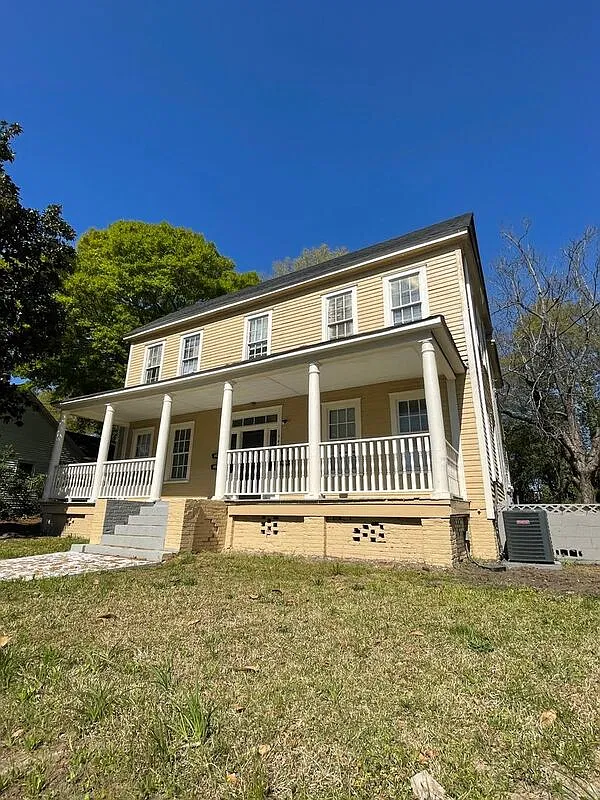 3 bed, 1.5 bath, 1050 sqft, $950 — Photo 1