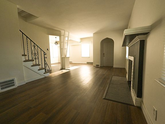 4th image of 15829 Minock St