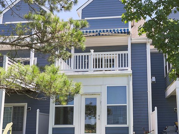 3rd image of 18884 Bethpage Dr #1D