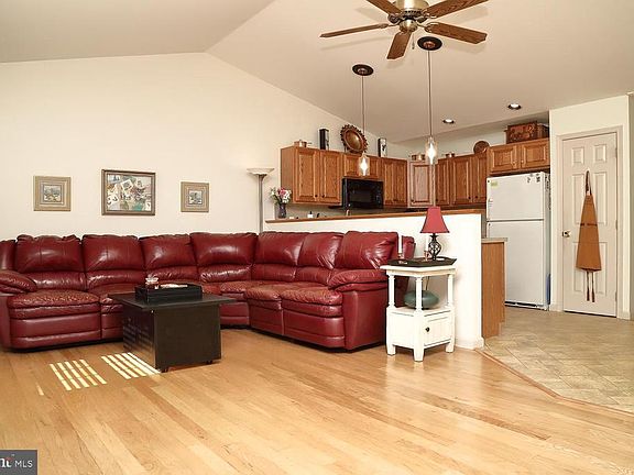 4th image of 2114 Weeping Willow Ln