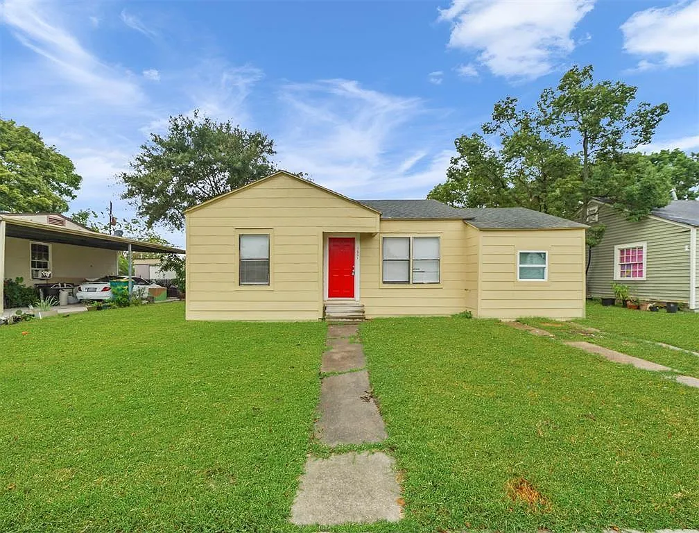 3 bed, 1.0 bath, 1012 sqft, $1,200 — Photo 1
