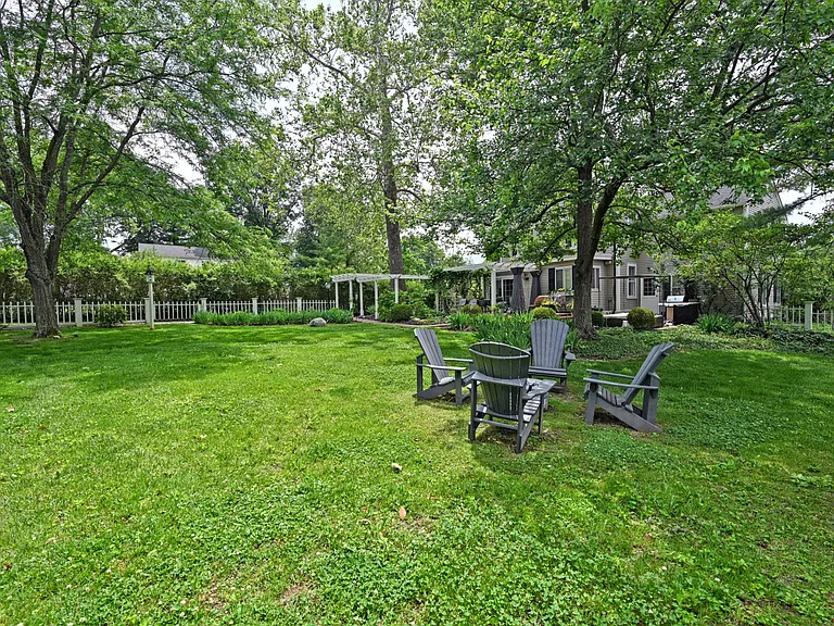 6900 Drake Rd — Photo 38
