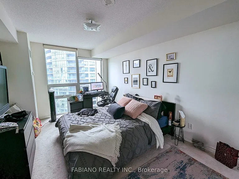 19 Grand Trunk Cres #3302 — Photo 9