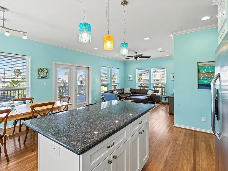 3923 Reeves Dr — Photo 12