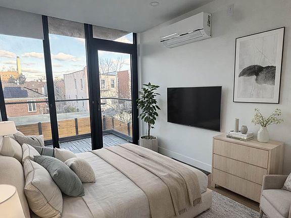 4th image of 18-11 21st Dr #204