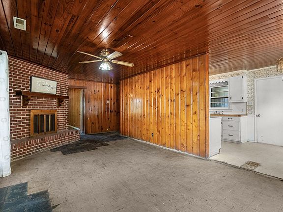 5th image of 613 Surfside Dr.