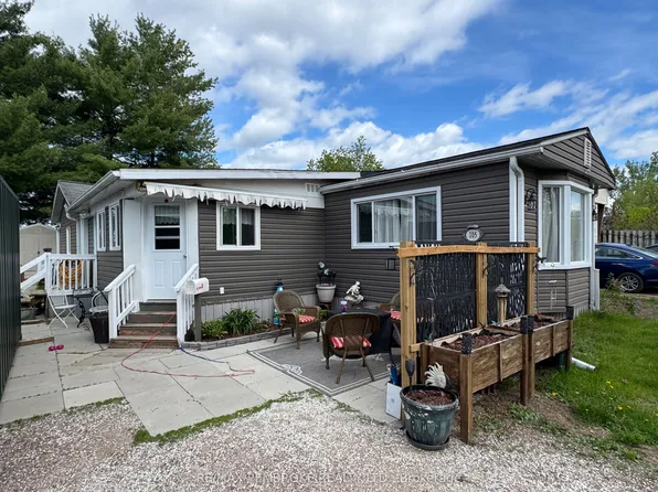 105 Pinehurst Est, Petawawa, ON K8H 2H2