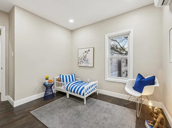 299 Claremont Avenue image 18 of 44