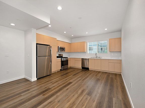2nd image of 2726 W Lincoln Ave #134