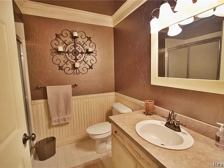 5445 Pine Aires Dr #124 — Photo 11