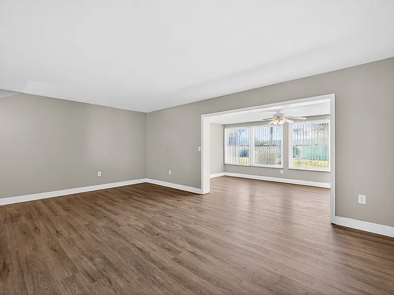 1528 Chevy Chase Dr — Photo 18