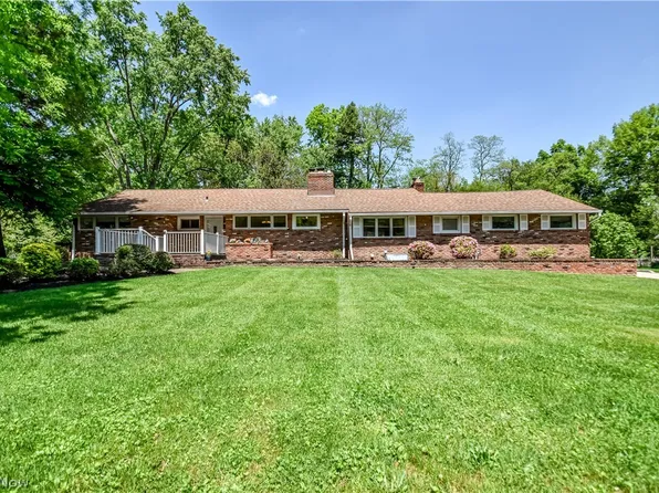 8905 Spring Valley Dr, Mentor, OH 44060