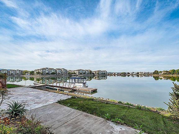 2nd image of 525 Breakwater Dr