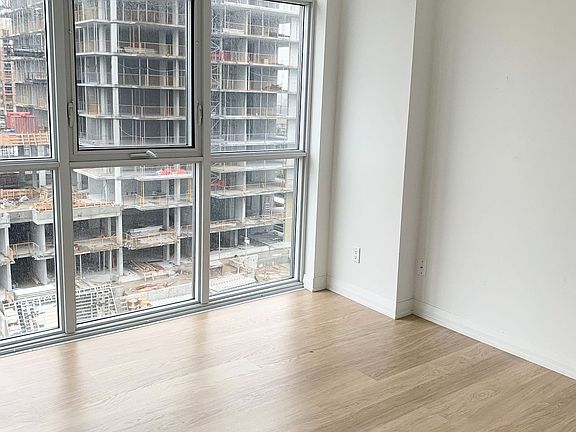 3rd image of 65 Oneida Cres #708