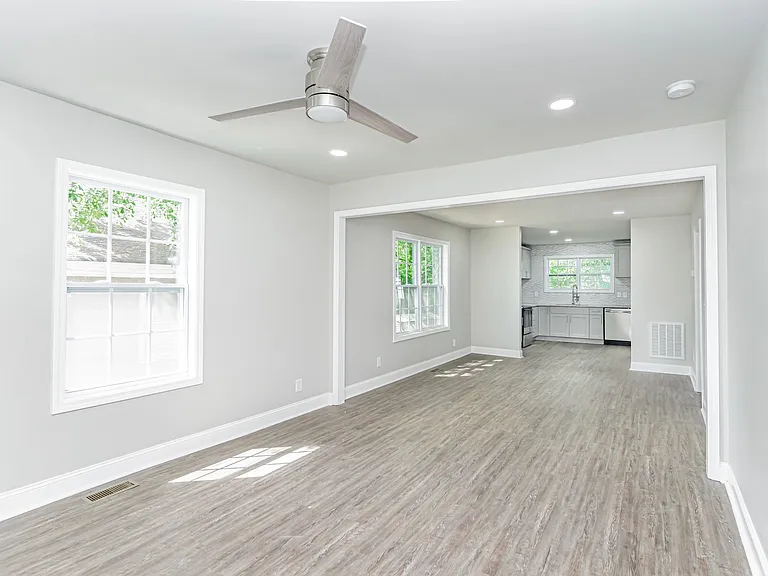 115 Sterling St — Photo 3