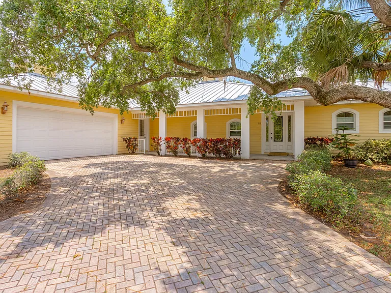 315 Enola Pl — Photo 2