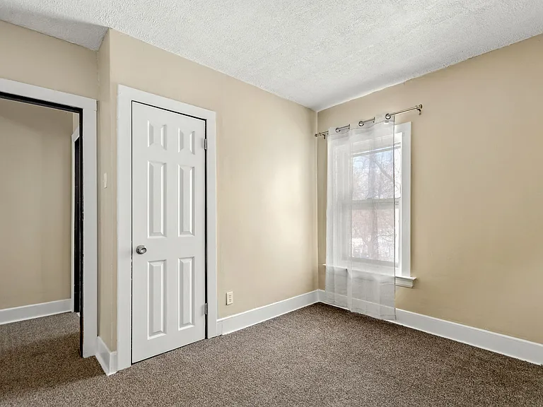1476 W Grand Blvd — Photo 20
