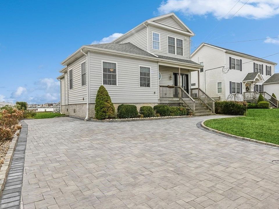 1st image of 6 E Lincoln Avenue