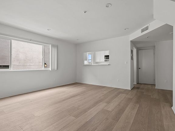 4th image of 10944 Hartsook St Unit 1/2