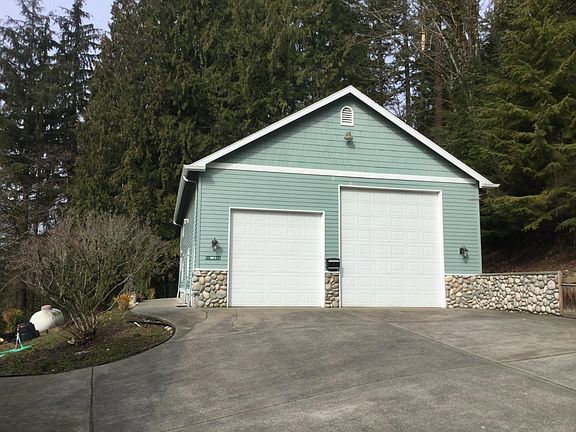 Left garage would be the entrance