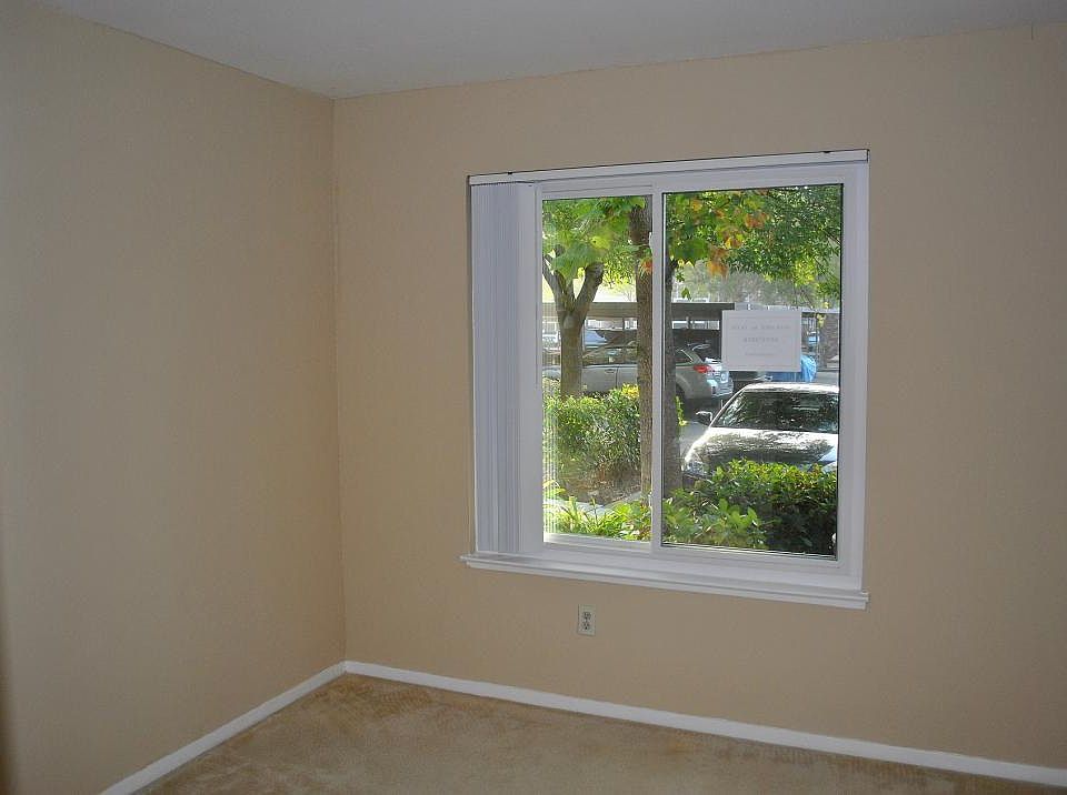 2nd image of 130 Reflections Dr