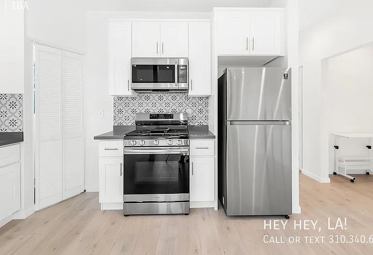 124 N Park View St — Photo 14