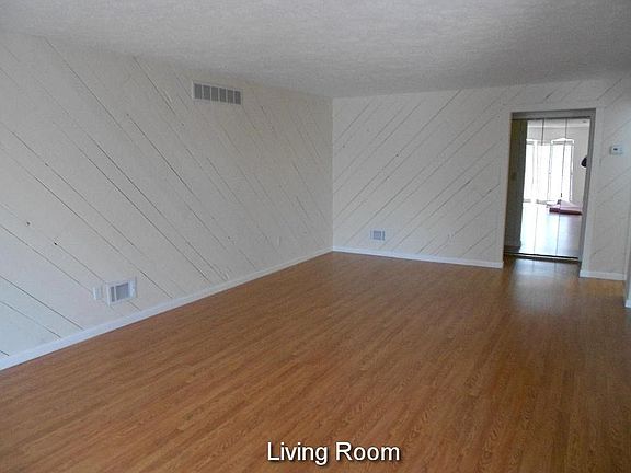 4th image of 2136 Rhine Rd