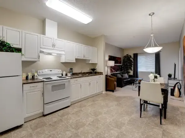 6082 Schonsee Way NW #1A, Edmonton, AB T5Z 0K4