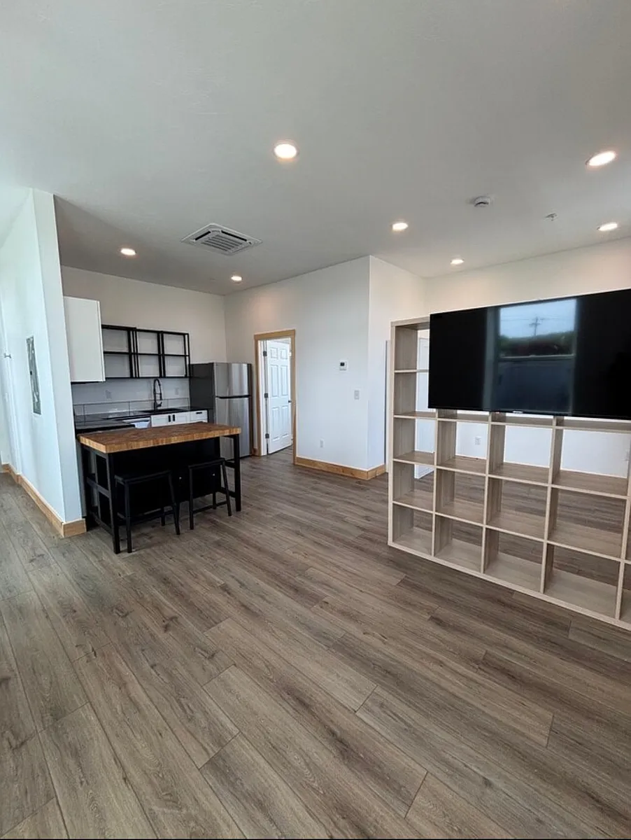 Building Photo - 1190 Stafford Rd #3