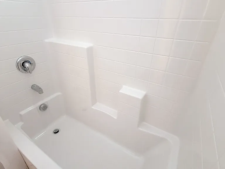 Deep soaking Tub