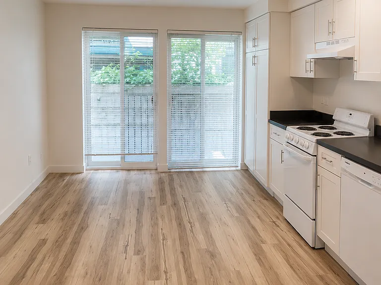 Russo Apartments — Photo 32