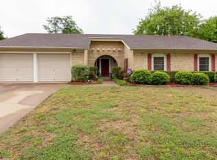 1212 Irwin Dr, Hurst, TX 76053