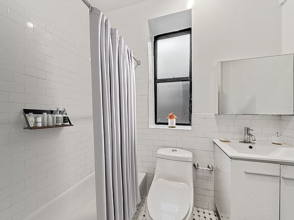 4th image of 701 W 179th St #D5