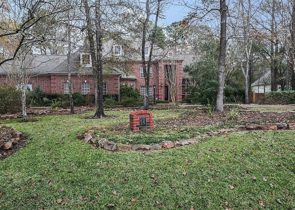 Gorgeous estate home located on a sprawling treed lot in prestigious Grogan's Point.