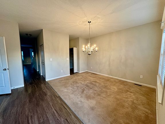 5th image of 207 Weeping Willow Run Dr