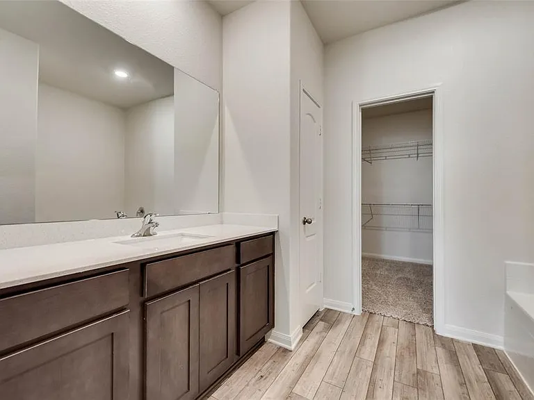 3080 Chillingham Dr — Photo 9